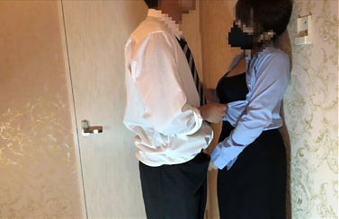 I had hard sex with my female boss in my suit.