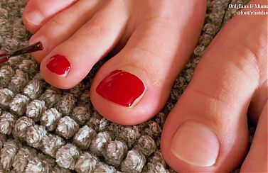 Fresh nails - Polish nails - Red nails - Beauty Care - footfetishfashion 